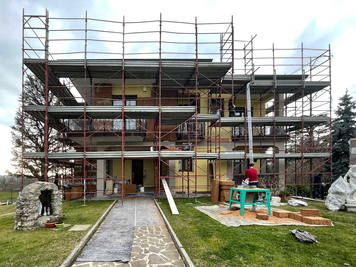 Bioverd il rivestimento termico delle facciate in sughero biondo naturale, traspirante