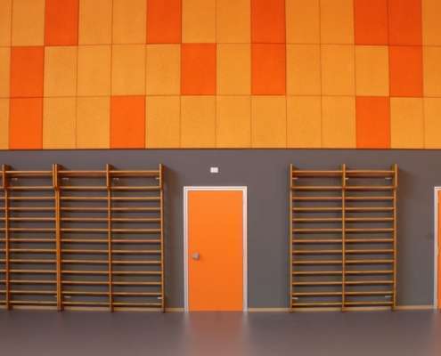 Palestra Negrelli a Fiera di Primiero (TN) - Pannelli fonoassorbenti e termoisolanti applicati a cappotto – rivestimento soffitto/pareti con pannelli in sughero biondo preformato e pretinteggiato SoKoVerd.C1
