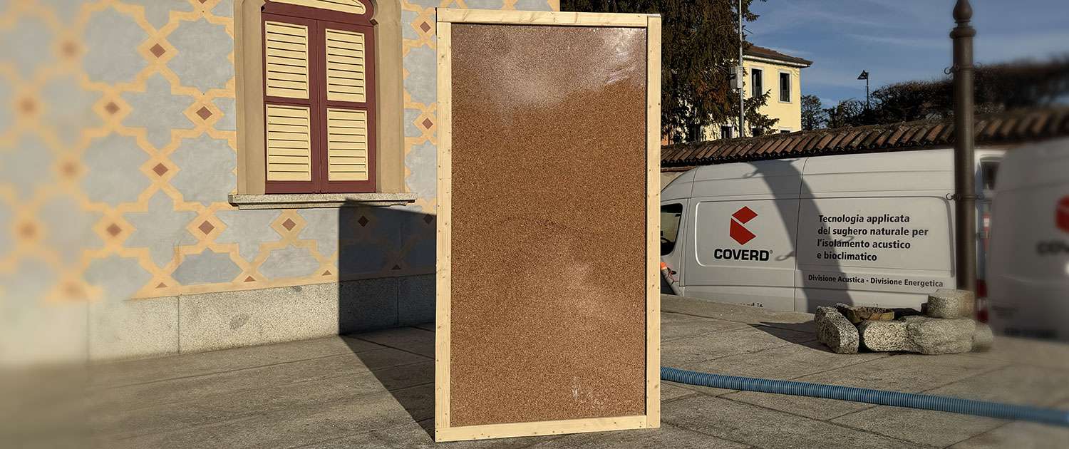 Insufflaggio di sughero biondo nelle pareti: isolamento naturale nell'intercapedine Insufflaggio di sughero biondo nelle pareti: isolamento naturale nell'intercapedine Coverd - BioEdilizia - Isolare secondo natura Isolamento termico