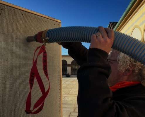 Insufflaggio di sughero biondo nelle pareti: isolamento naturale nell'intercapedine Insufflaggio di sughero biondo nelle pareti: isolamento naturale nell'intercapedine Coverd - BioEdilizia - Isolare secondo natura Isolamento termico