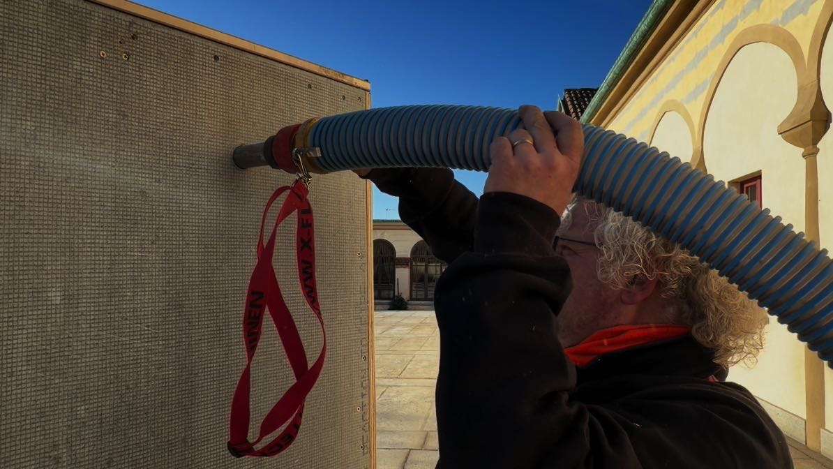 Insufflaggio di sughero biondo nelle pareti: isolamento naturale nell'intercapedine Insufflaggio di sughero biondo nelle pareti: isolamento naturale nell'intercapedine Coverd - BioEdilizia - Isolare secondo natura Isolamento termico