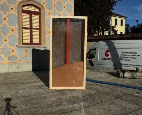 Insufflaggio di sughero biondo nelle pareti: isolamento naturale nell'intercapedine Insufflaggio di sughero biondo nelle pareti: isolamento naturale nell'intercapedine Coverd - BioEdilizia - Isolare secondo natura Isolamento termico