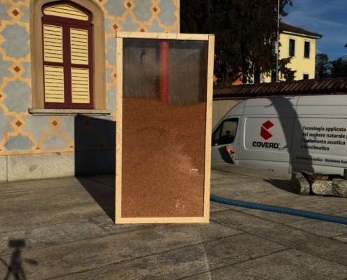 Insufflaggio di sughero biondo nelle pareti: isolamento naturale nell'intercapedine Insufflaggio di sughero biondo nelle pareti: isolamento naturale nell'intercapedine Coverd - BioEdilizia - Isolare secondo natura Isolamento termico