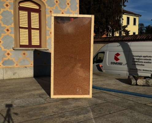 Insufflaggio di sughero biondo nelle pareti: isolamento naturale nell'intercapedine Insufflaggio di sughero biondo nelle pareti: isolamento naturale nell'intercapedine Coverd - BioEdilizia - Isolare secondo natura Isolamento termico