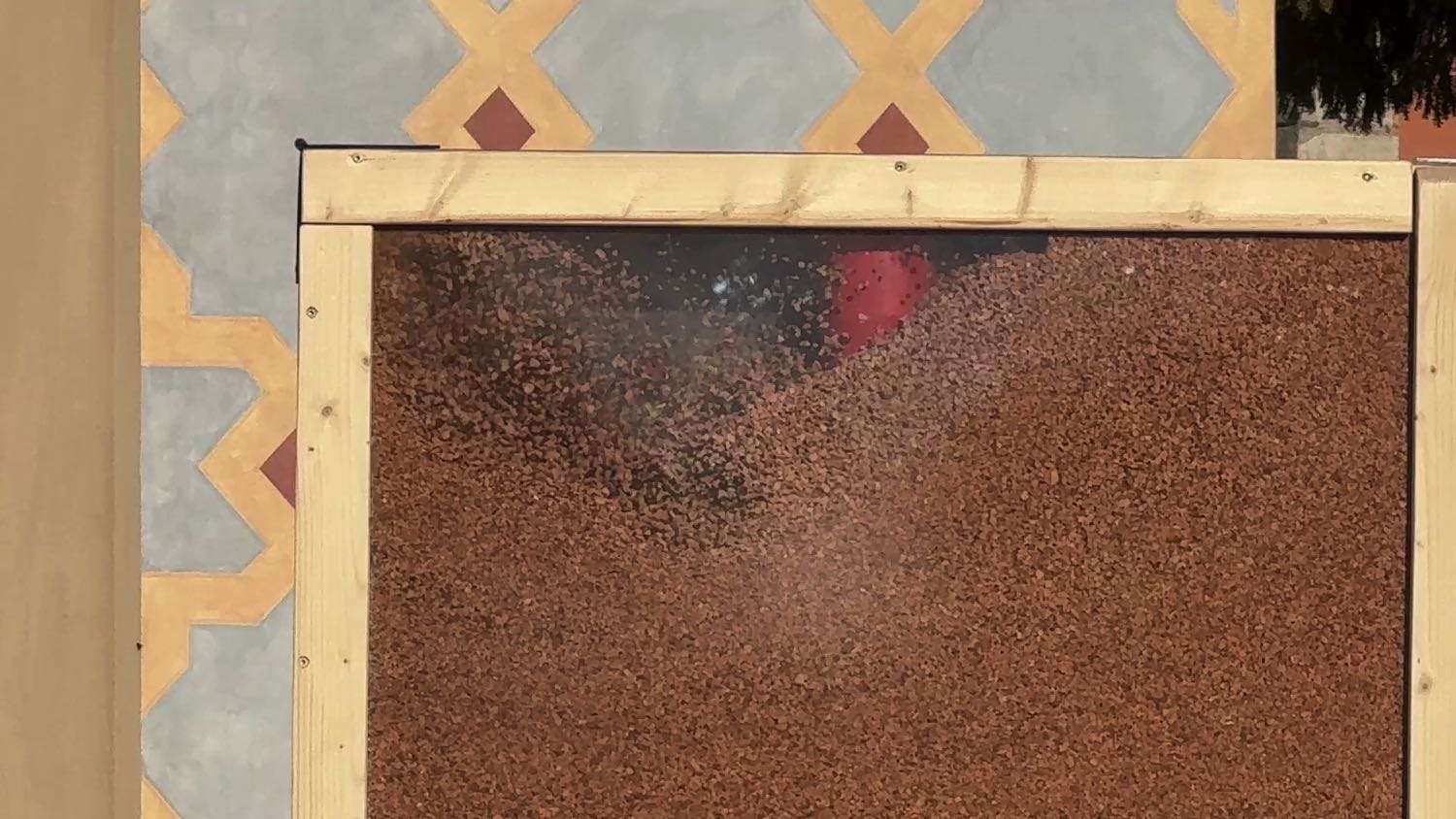 Insufflaggio di sughero biondo nelle pareti: isolamento naturale nell'intercapedine Insufflaggio di sughero biondo nelle pareti: isolamento naturale nell'intercapedine Coverd - BioEdilizia - Isolare secondo natura Isolamento termico