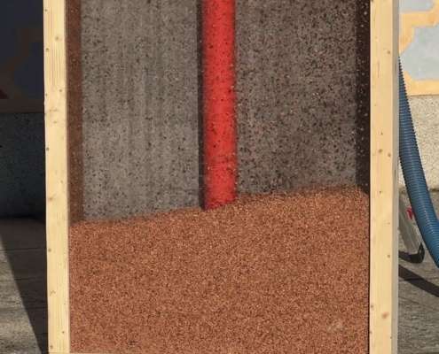 Insufflaggio di sughero biondo nelle pareti: isolamento naturale nell'intercapedine Insufflaggio di sughero biondo nelle pareti: isolamento naturale nell'intercapedine Coverd - BioEdilizia - Isolare secondo natura Isolamento termico