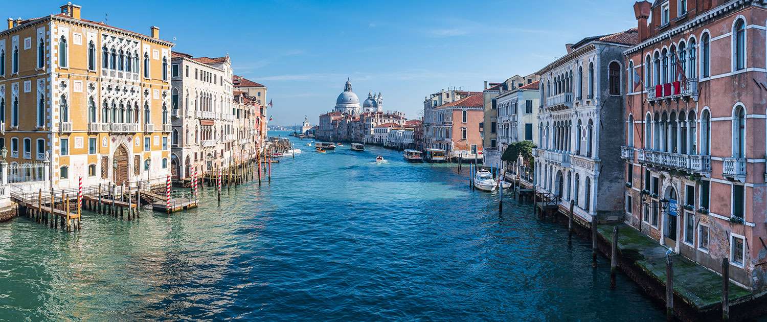 Effetto cocktail party: quando il cervello lavora troppo per ascoltare Coverd - BioEdilizia - Isolare secondo natura Isolamento acustico